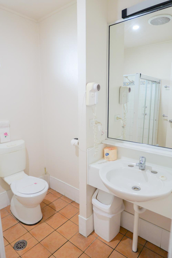 Bathroom 4, Abbotsleigh Motor Inn, Armidale Dumaresq