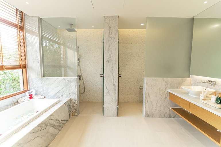 Bathroom 4, Astana Villa Non Nuoc Beach, Da Nang