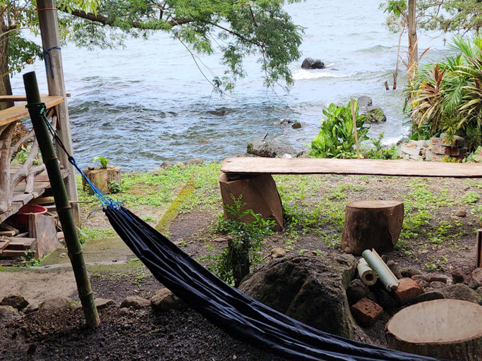Others 3, Rocks Beach, Lago de Nicaragua