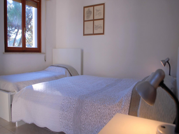 Bedroom 3, Spacious house with garden and covered parking, Udine