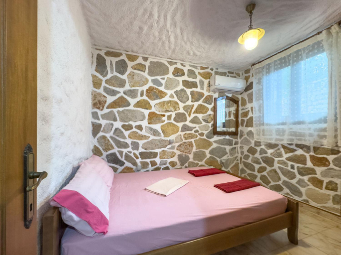 Bedroom 2, SIX INDEPENDENT HOUSES BY THE sea, Central Greece