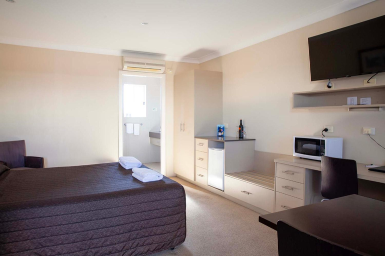 Bedroom 3, The Kidman Wayside Inn, Griffith