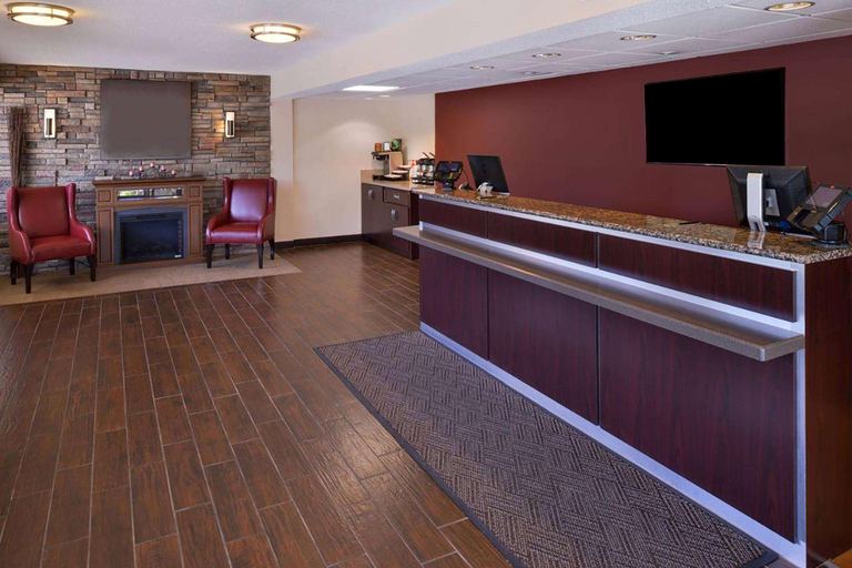 Public Area 3, Super 8 by Wyndham Deerfield/Northbrook, Cook