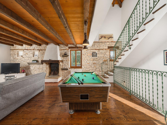 3, Villa in Sveti Lovrec near Ski Resort, Tinjan