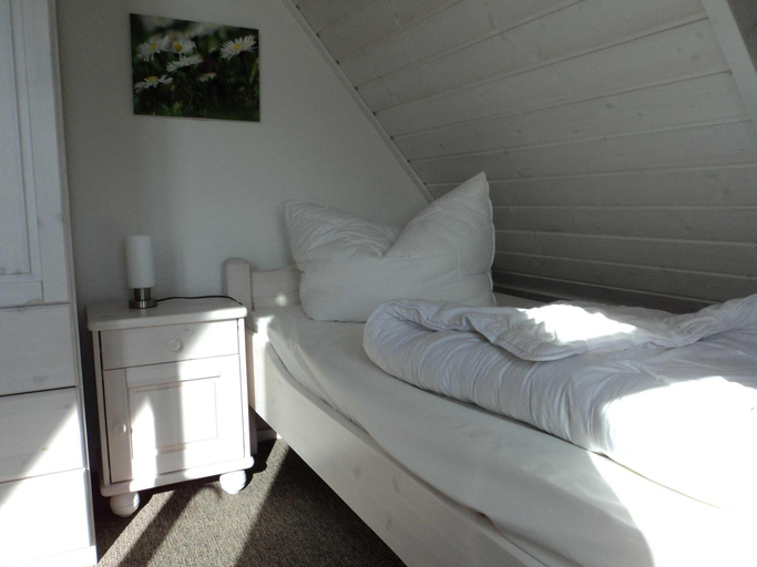 Bedroom 2, liebevoll eingerichtetes Appartement, Mecklenburgische Seenplatte