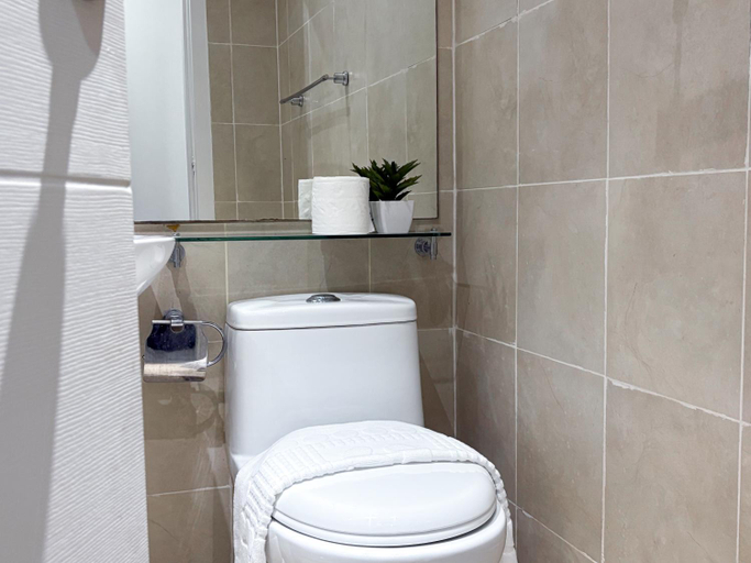 Bathroom 5, Vy Rentals at Knightsbridge Residences Apartments, Makati City