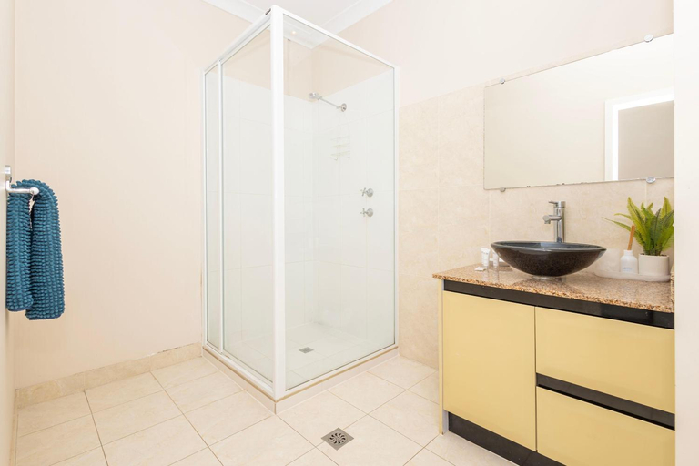 Bathroom 4, Ocean Breeze, Dandaragan