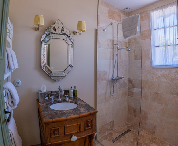 Bathroom 4, Chateau De Lantic Hotel, Gironde