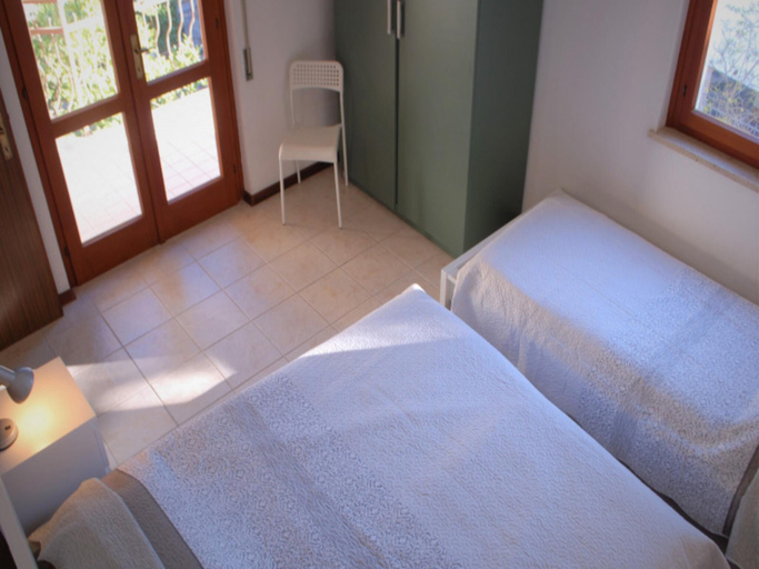 Bedroom 4, Spacious house with garden and covered parking, Udine