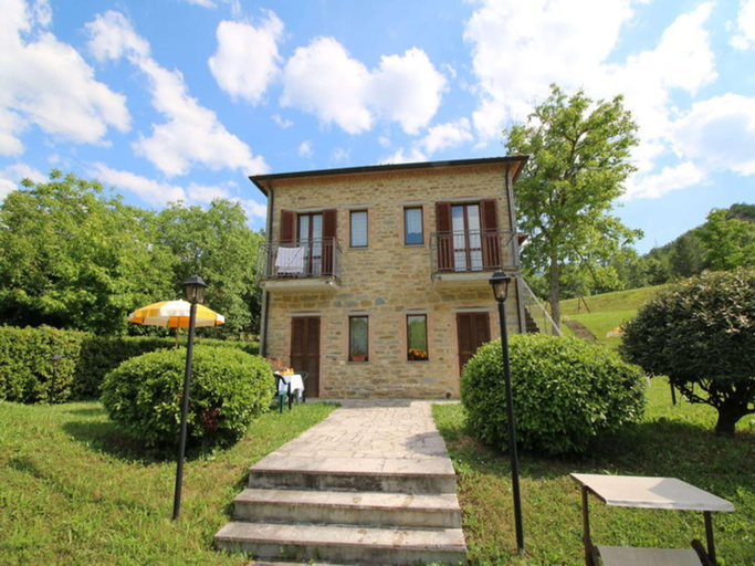 4, Apartment in Marche Near Urbino and Pool, Pesaro E Urbino