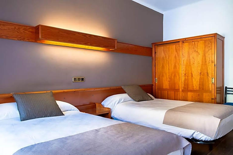 Bedroom 3, Hotel Checkin Flamingo, Girona