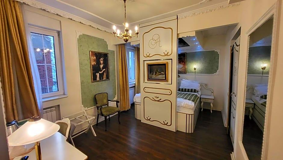 Bedroom 2, Queens Astoria Design Hotel, Belgrade
