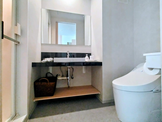 Bathroom 5, New Grand Hotel, Shinjo