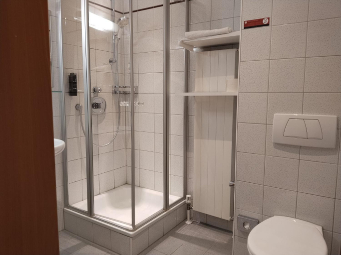 Bathroom 2, Hotel Germania, Bregenz