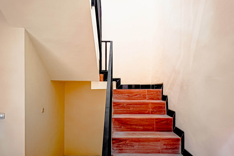 Hallway 4, Patra Guesthouse Syariah Salatiga RedPartner, Salatiga
