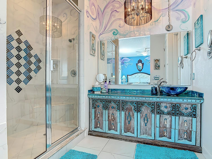 Bathroom 2, Inn on the Avenue, Volusia