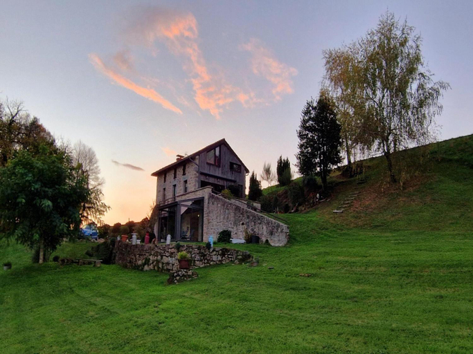 Others 4, Hilltop Haven in Parlan, Cantal