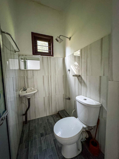 Bathroom 3, Dee Ella Hotel, Mirigama
