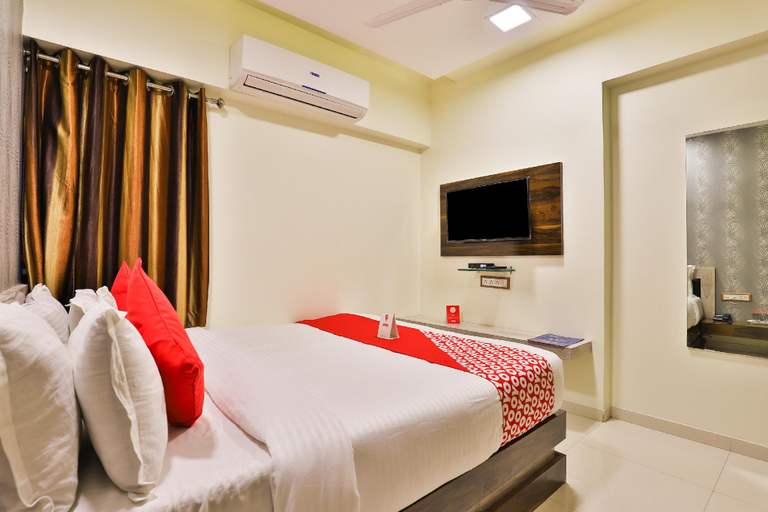 Bedroom 2, Hotel O Red AppIe Sabarmati Narendra Modi Stadium, Ahmadabad