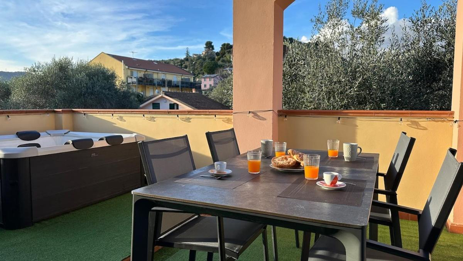 Others 5, idromassaggio 5 stelle 3 bed Barbecue Parking, Imperia