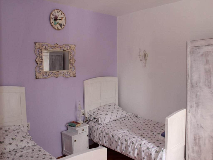 Bedroom 1, Guest House Gugily- Twin Room with Shared Bathroom and City View, Dubrovnik