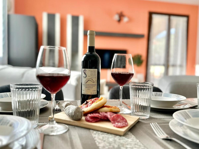 Food & Drinks, idromassaggio 5 stelle 3 bed Barbecue Parking, Imperia
