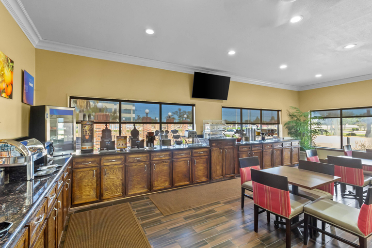Food & Drinks 5, Comfort Suites Lake Jackson Clute, Brazoria