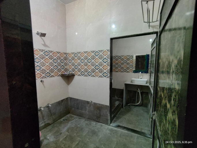 Bathroom 4, MAHAKALI HOMESTAY, Narmada