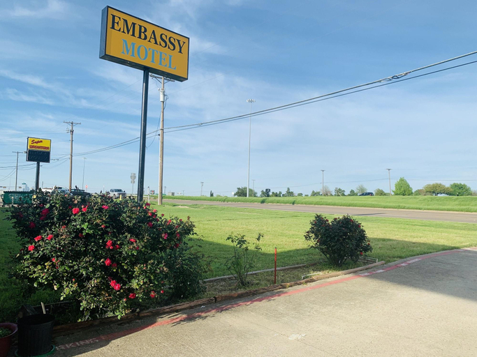 Exterior & Views 2, Embassy motel, Dallas