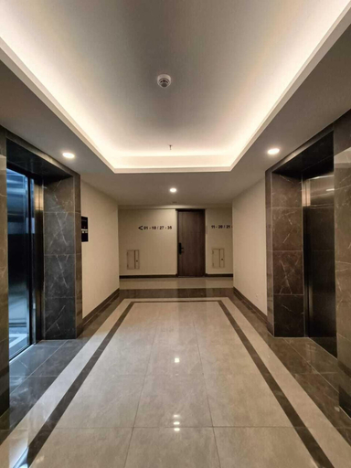 Lobby 2, Apartmen Pakuwon Bekasi by Ruang Singgah, Bekasi