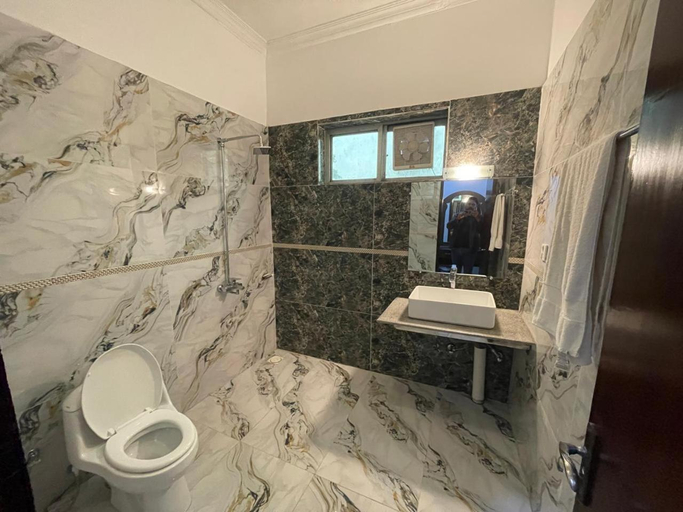 Bathroom 4, Glade House, Islamabad