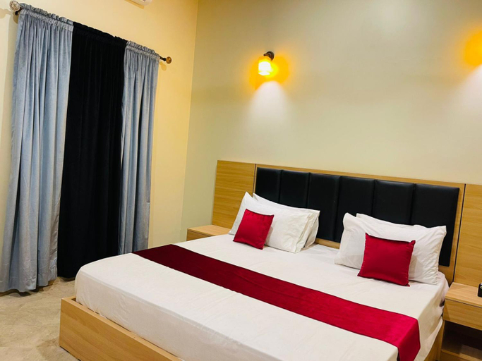 3, Guest House in Karachi Gulshan-e-Iqbal, Karachi