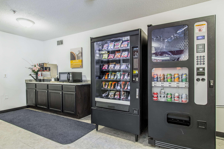 Food & Drinks 5, Motel 6 Streetsboro, Oh GA, Portage