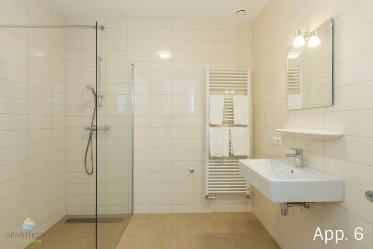 Bathroom, Luxe 6-pers. app. (huisdier toegestaan), Veere