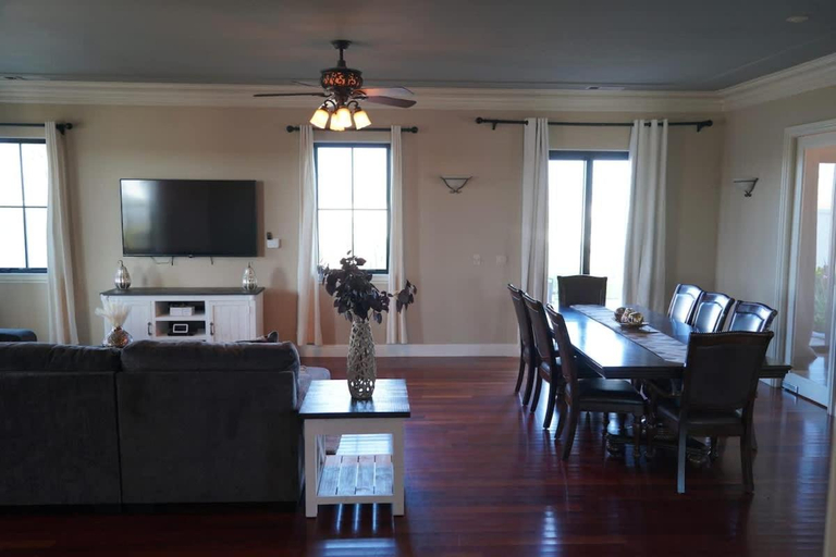 Others 2, 4BR LUXURY ENTERTAINMENT OASIS, San Joaquin