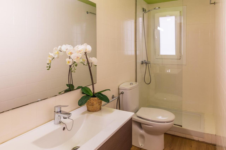 Bathroom 4, Apartamentos Bon Repos, Barcelona