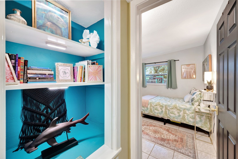 Room 1, Gulfport, Pinellas