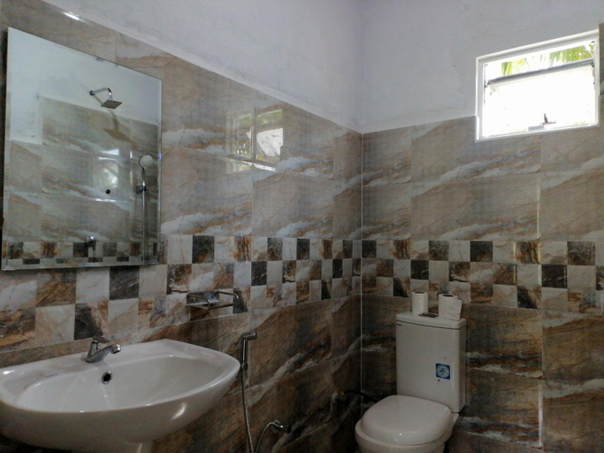 Bathroom 4, Forest & Fields - Sinharaja, Kotapola