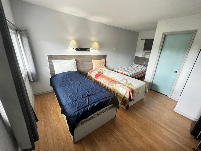 Bedroom 4, Lakeview Motel Jemseg, Queens