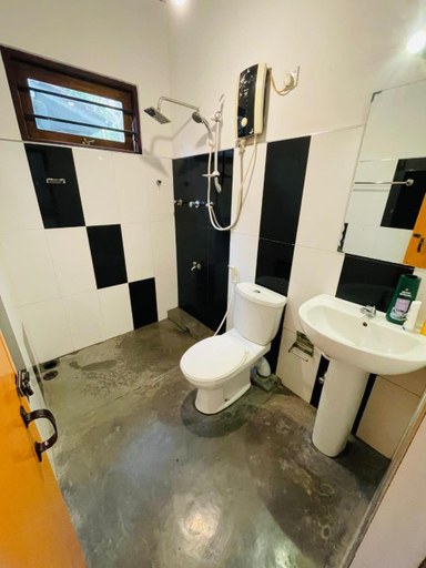 Bathroom 5, Talalla Village Beach Resort, Devinuwara