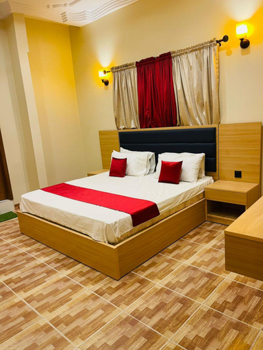 4, Guest House in Karachi Gulshan-e-Iqbal, Karachi