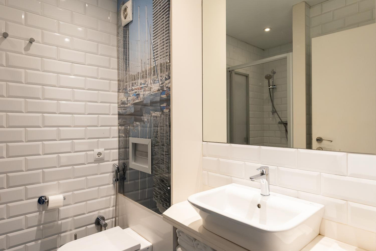 Bathroom 4, Uma Suites Sagrada Familia, Barcelona