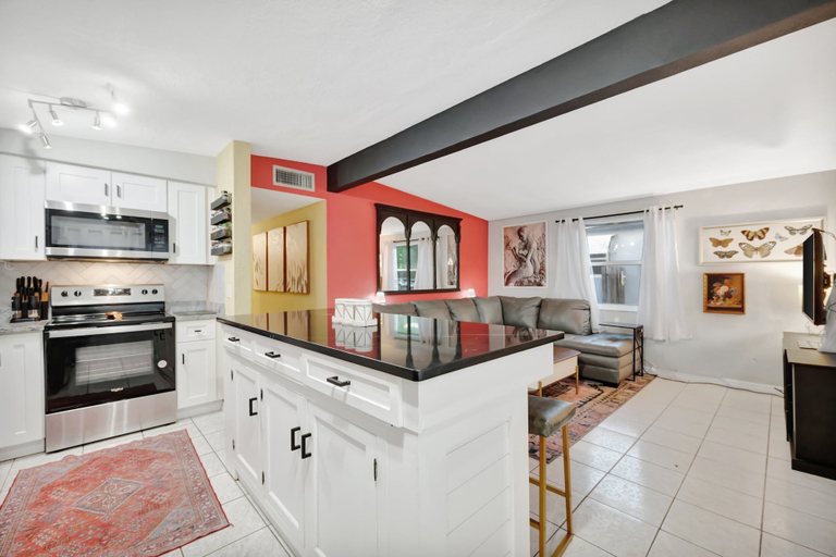 Private kitchen 2, Gulfport, Pinellas