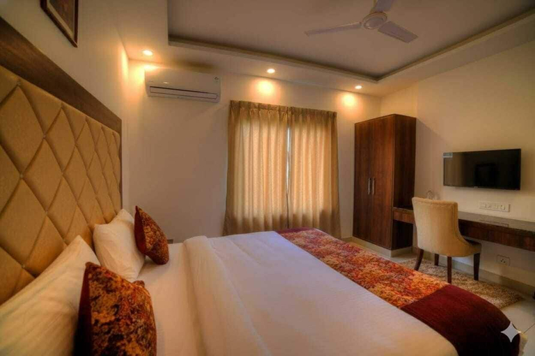 Room 4, Hotel Peridot Delhi Airport, Delhi