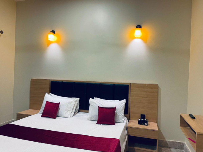 5, Guest House in Karachi Gulshan-e-Iqbal, Karachi