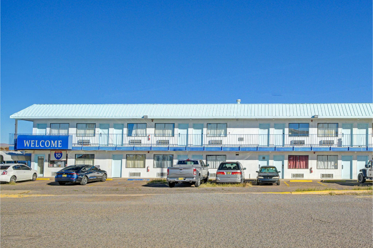 Entrance 3, Motel 10, Hidalgo