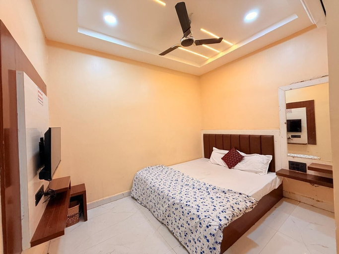 Room 5, Hotel Sunshine, Sehore