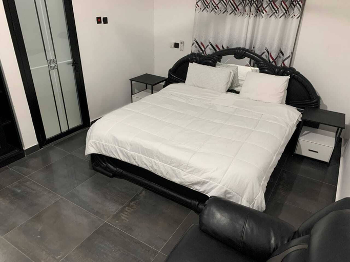 Room 4, Zab's Suite Hotel, Tema