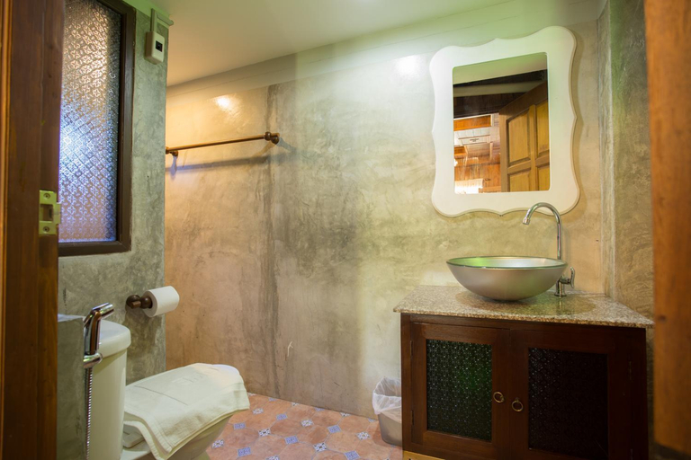 Bathroom 3, Suksatan @ Lamphun, Muang Lamphun