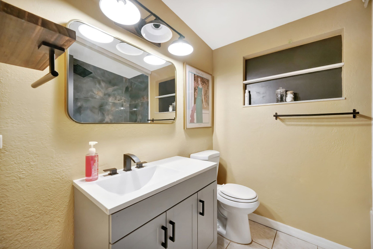Bathroom 5, Gulfport, Pinellas
